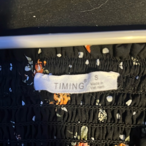 Timing off the shoulder flower pattern crop top - Picture 4 of 4